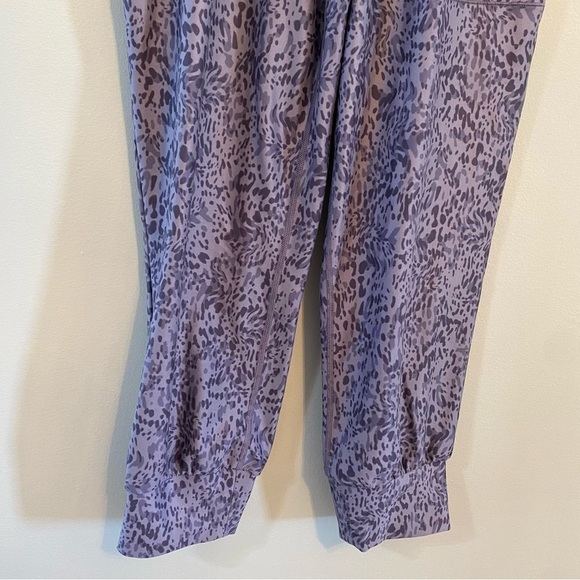 Athleta Salutation Printed Crop Jogger Pants Purple Animal Cheetah size Small - Picture 3 of 8